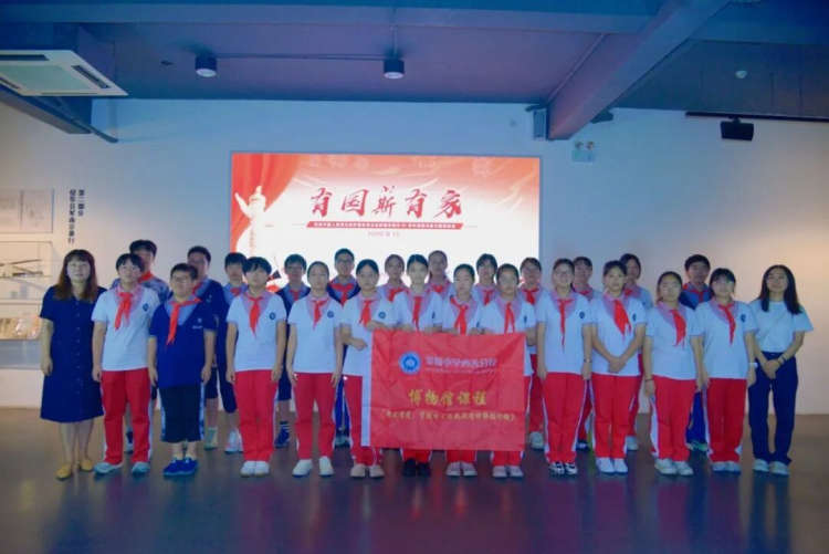 以诗为铭,以声传魂——南京市金陵中学西善分校举办纪念中国人民抗日战争胜利81周年馆校共建主题诵读会