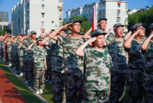 戎装立壮志 筑梦向未来——南京航空航天大学附属高级中学2025级高一新生国防教育活动汇报展示