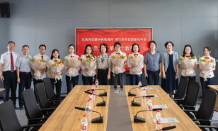 慰问道暖 寄语未来——第41个教师节区领导慰问南师附中高淳学校掠影