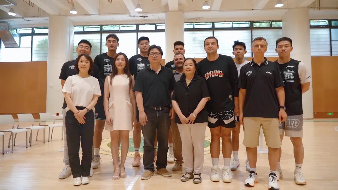 展青春风暴 筑青春梦想——南京同曦篮球俱乐部走进南京外国语学校雨花国际学校