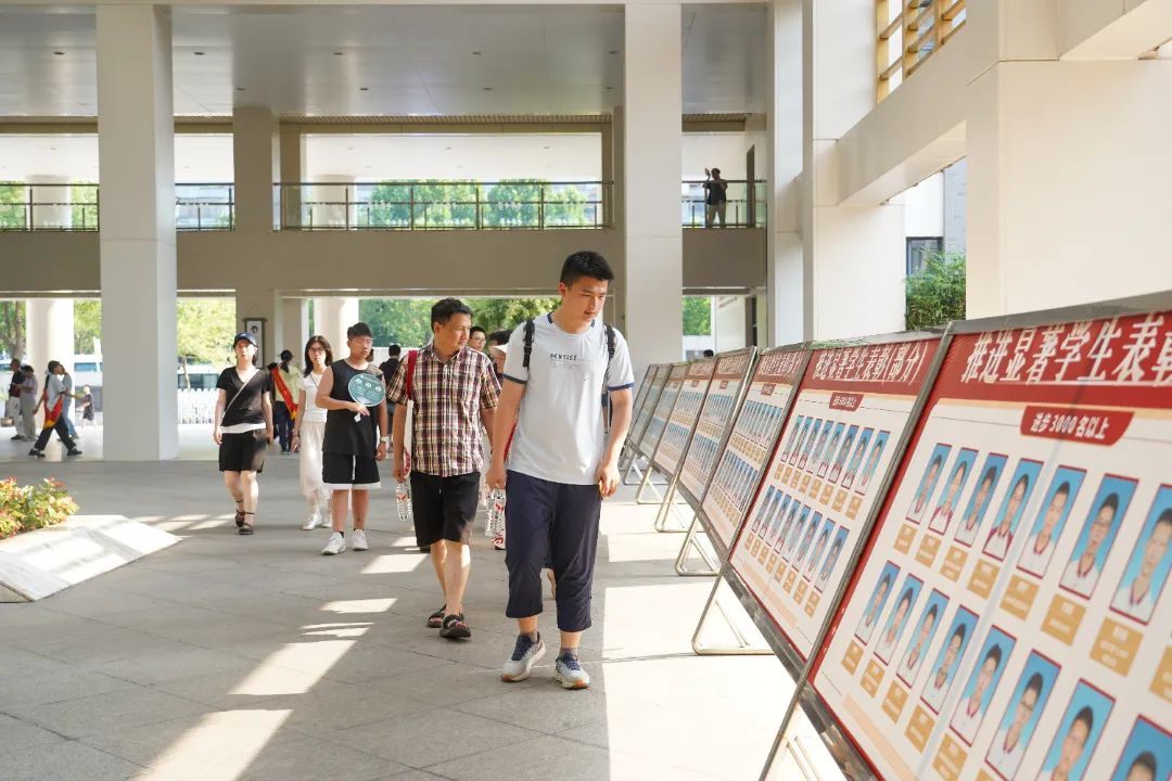 筑梦中华 共创辉煌——中华中学2025游园活动纪实