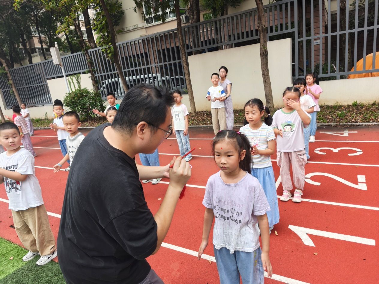 传承历史之光,点亮未来之路 ——南京市樱花小学2025年秋季开学典礼隆重举行