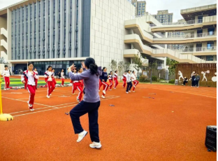 深耕育人沃土,共践“雨花新课堂”——南京市金陵中学西善分校承办雨花台区体育与历史教研活动