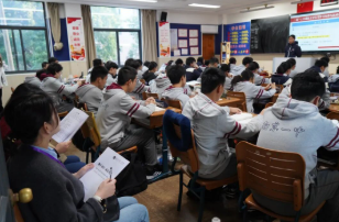 一中的我们 | 班里来了“新同学”!家长和孩子们一起上课啦!