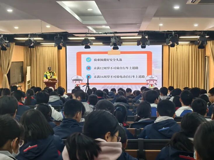 聚焦雨花 | 筑牢成长安全线!雨花学子沉浸式解锁交通安全“必修课”