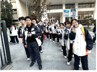 畅游科技乐园 探索未来之光——南京市科利华中学铁北分校初三年级秋季社会实践活动