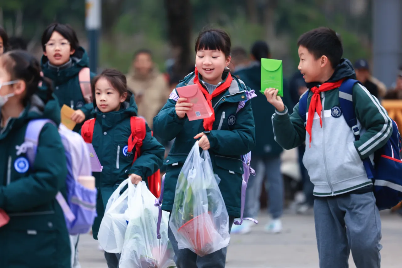 【金陵河西•校园】欢乐开学!你的'春天礼包'已送达,请查收!