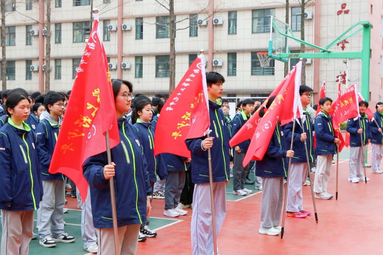 龙腾万里 顶峰相见——南京市第三十九中学举行初三年级青春励志活动