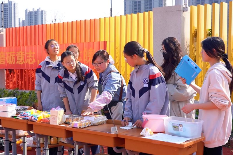 '锋'味美食,爱心义卖——金陵华兴实验学校金地校区雷锋月主题活动